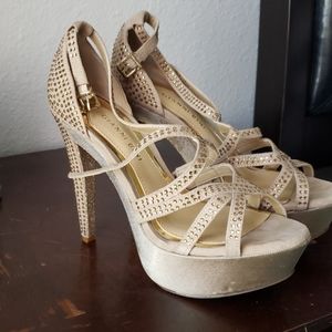 Giani Bini 7.5 3 inch heels Gold